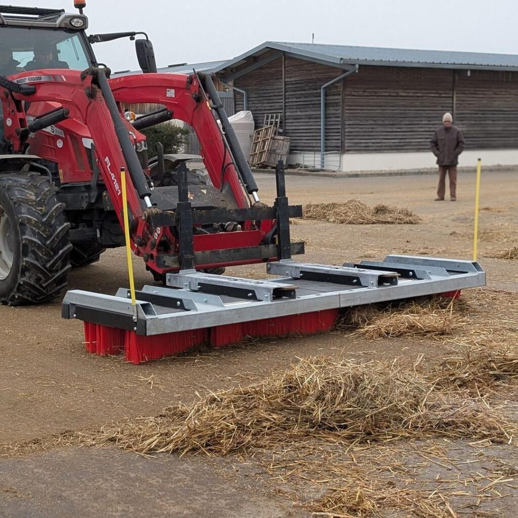 Actisweep_equestre_20-_20v9-3000_20fourches_20-_20paille_20-_20massey_20ferguson_20_284_29