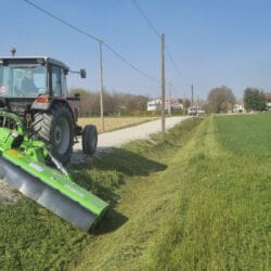 Peruzzo_bull-cross-mower-cleaning-ditches