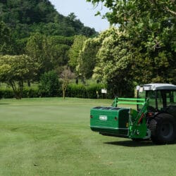 Peruzzo_koala-flail-mower-on-glof-field