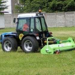 Peruzzo_puma-grass-cutting