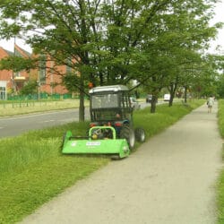 Peruzzo_puma-mower-driveway-maintenance