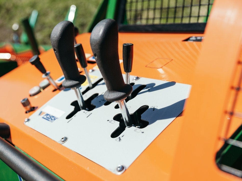 Posch_brennholzautomat-spaltfix-s-410-multi-posch-leibnitz-joystick-538a4473-967x725