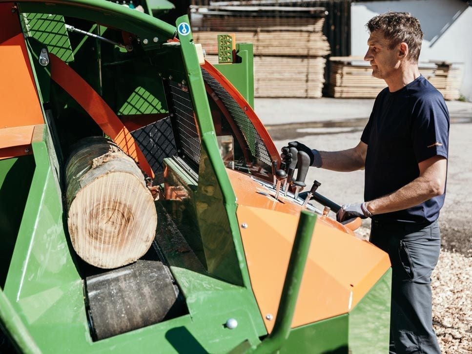 Posch_brennholzautomat-spaltfix-s-410-multi-posch-leibnitz-stammeinzug-538a4441-967x725