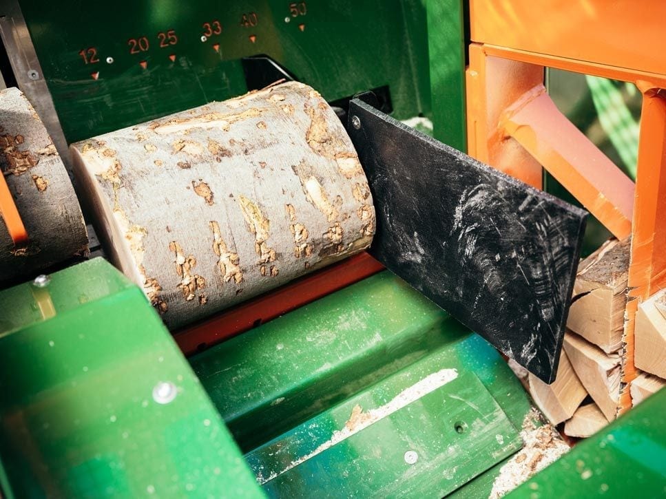 Posch_brennholzautomat-spaltfix-s-410-multi-posch-leibnitz-wippe-stammubergabe-538a4670-967x725