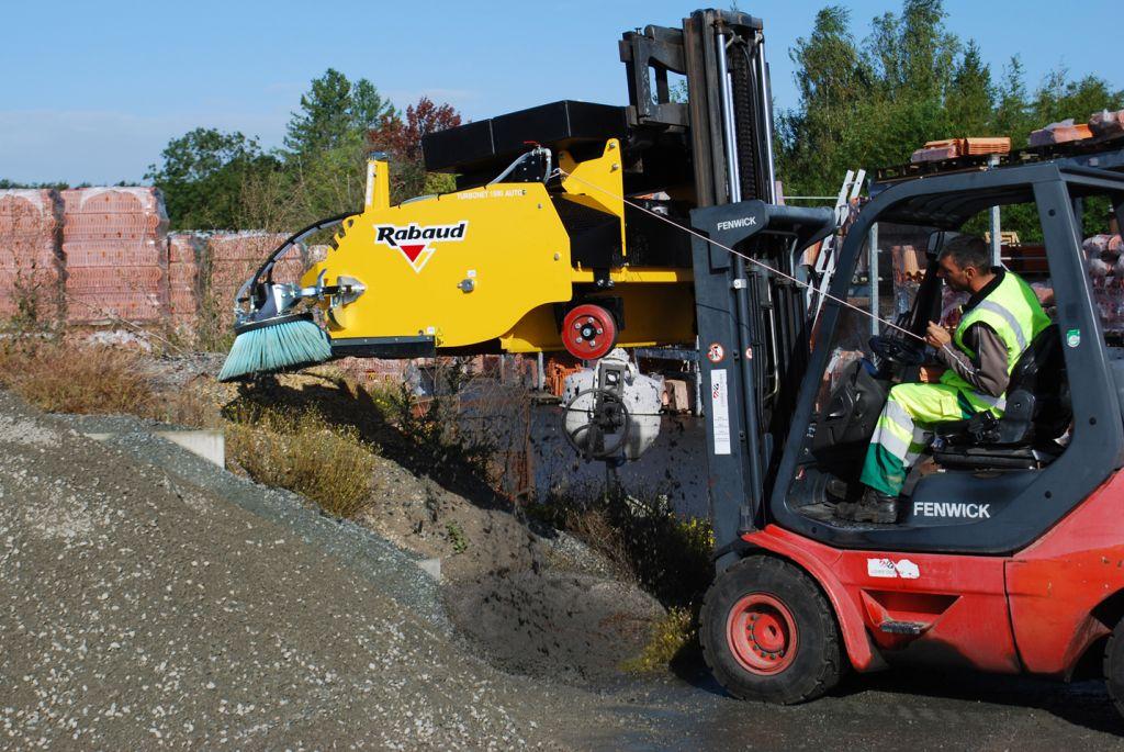 Rabaud_bac-ramassage-balayeuse-chariot