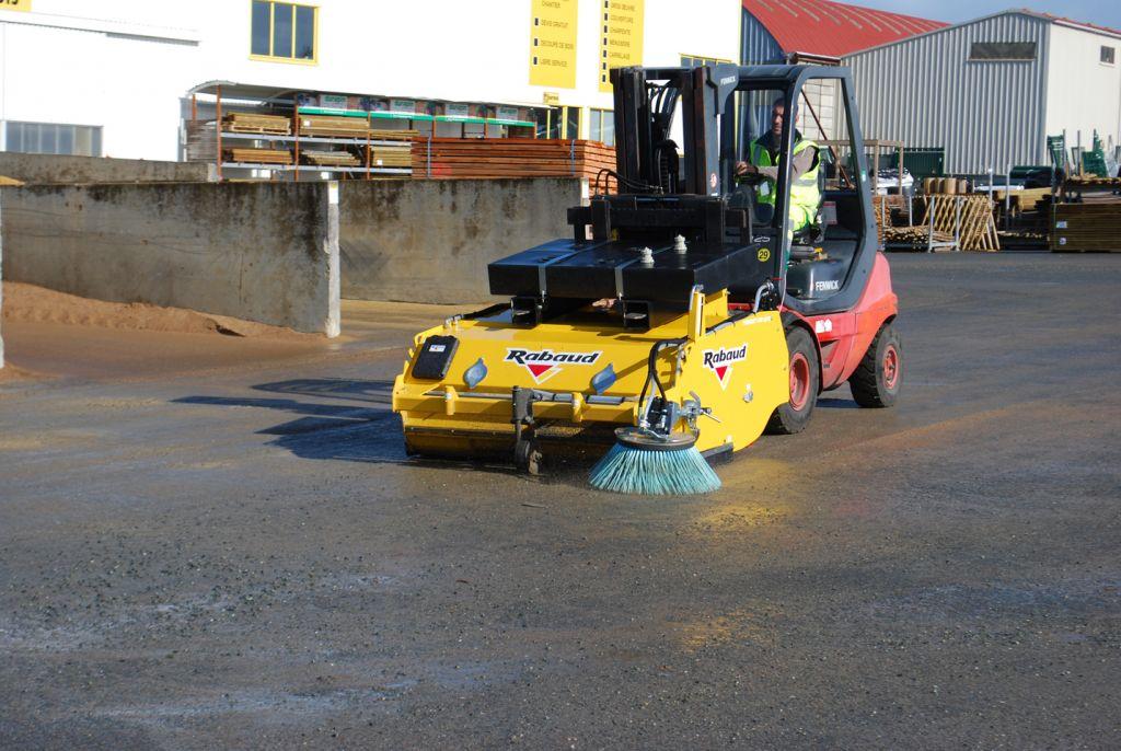 Rabaud_balai-chariot-elevateur