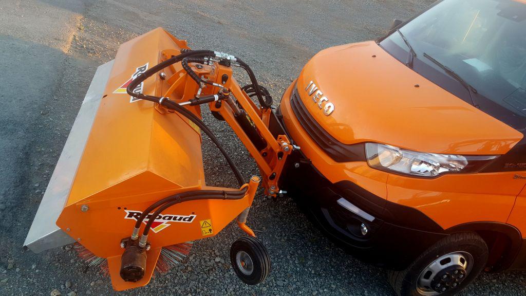 Rabaud_balai-plaque-setra-f1-f2