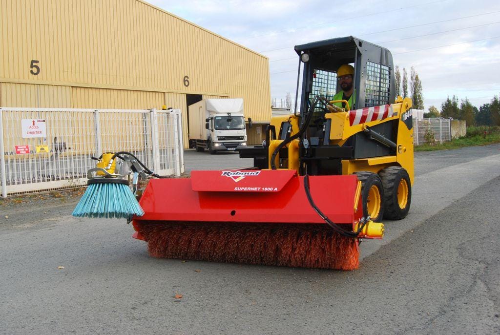 Rabaud_balai-sur-chargeur-compact