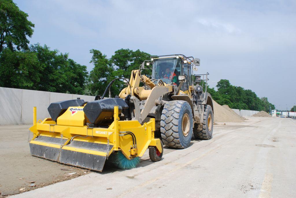 Rabaud_balayeuse-pour-chargeuse