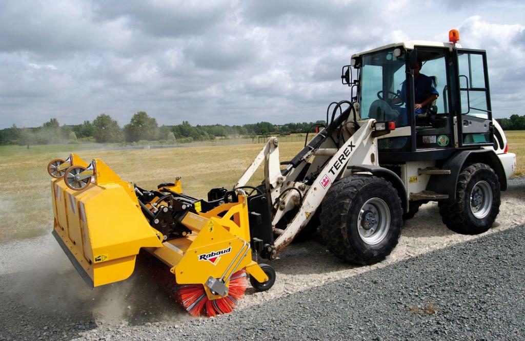 Rabaud_balayeuse-rabaud-sur-terex