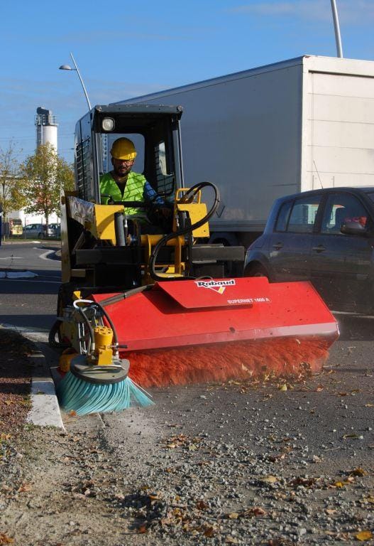 Rabaud_balayeuse-sur-chargeur-compact