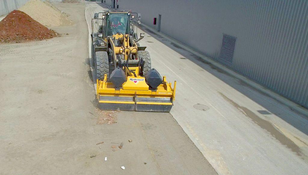 Rabaud_balayeuse-voirie-chantier-tp