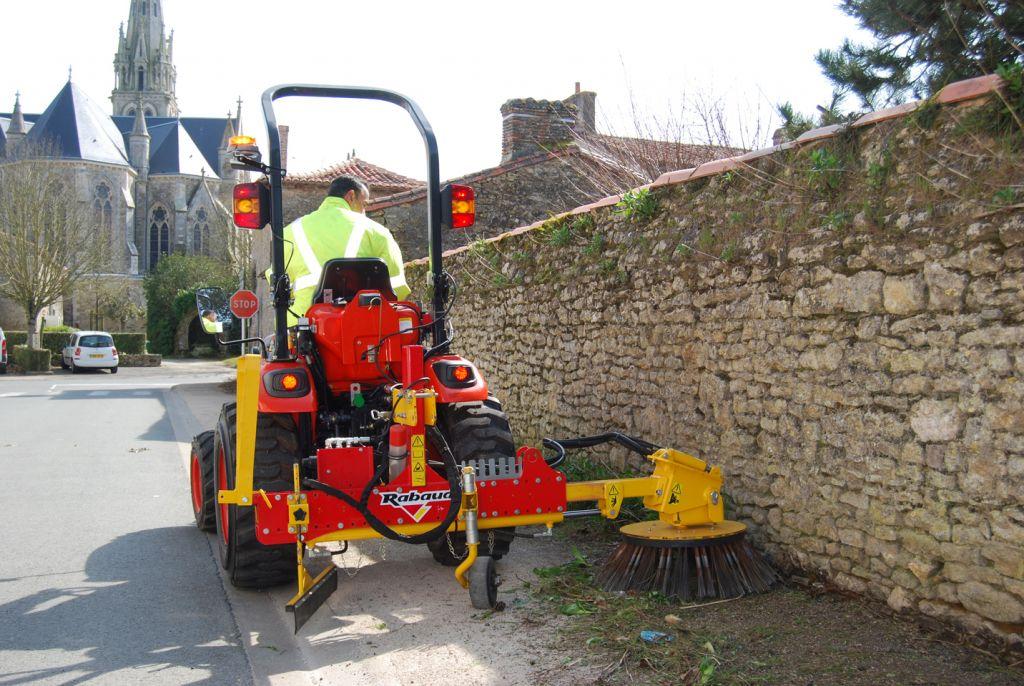 Rabaud_brosse-desherbage-tracteur