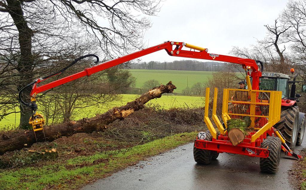 Rabaud_debardage-grue-remorque-forestiere