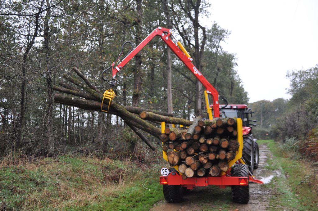 Rabaud_dechargement-bois-remorque-rabaud