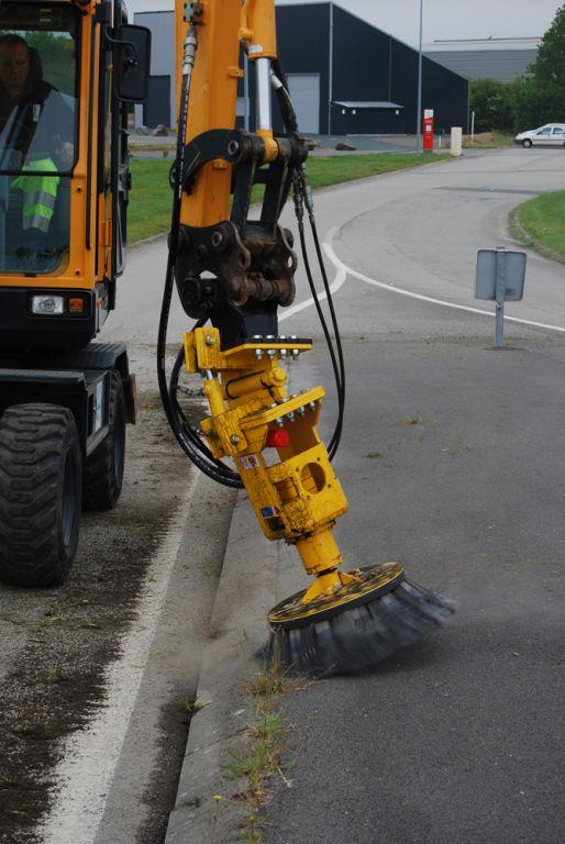 Rabaud_desherbage-rond-point