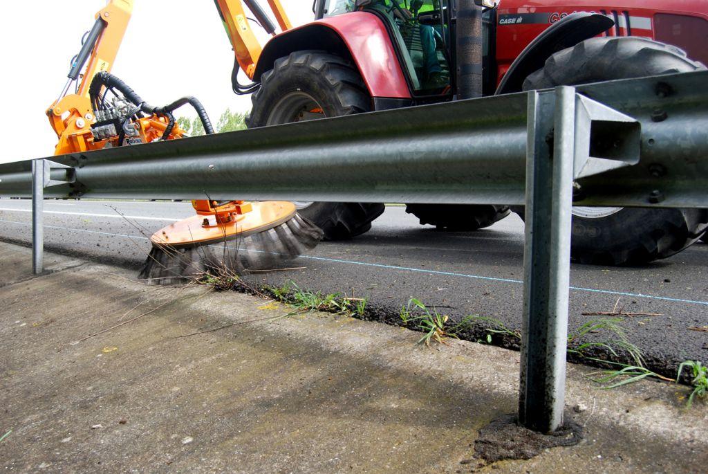 Rabaud_desherbage-sous-glissiere