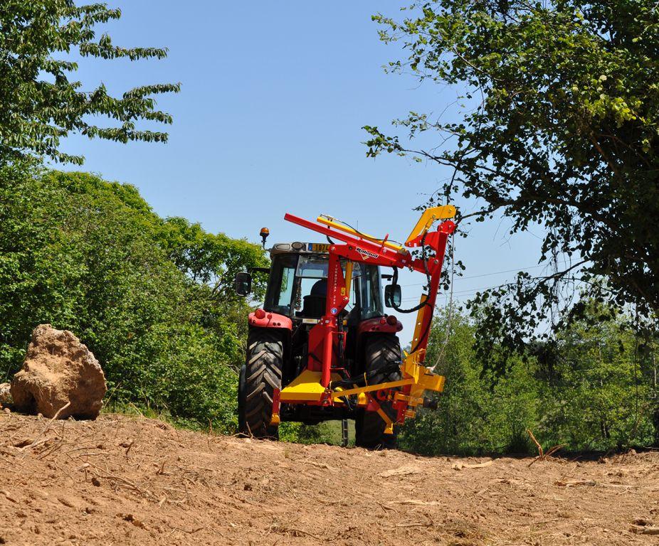 Rabaud_enfonce-pieux-replie-turbofrap