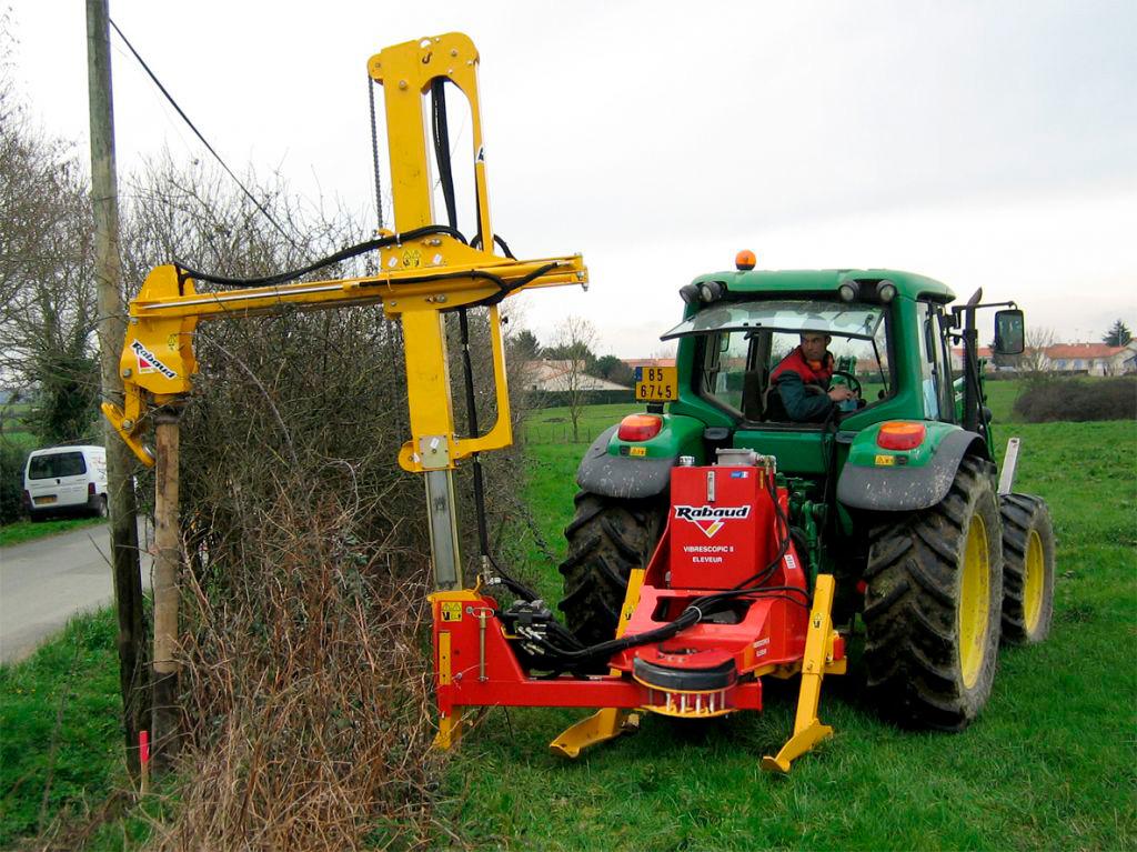 Rabaud_enfonce-piquets-au-travail