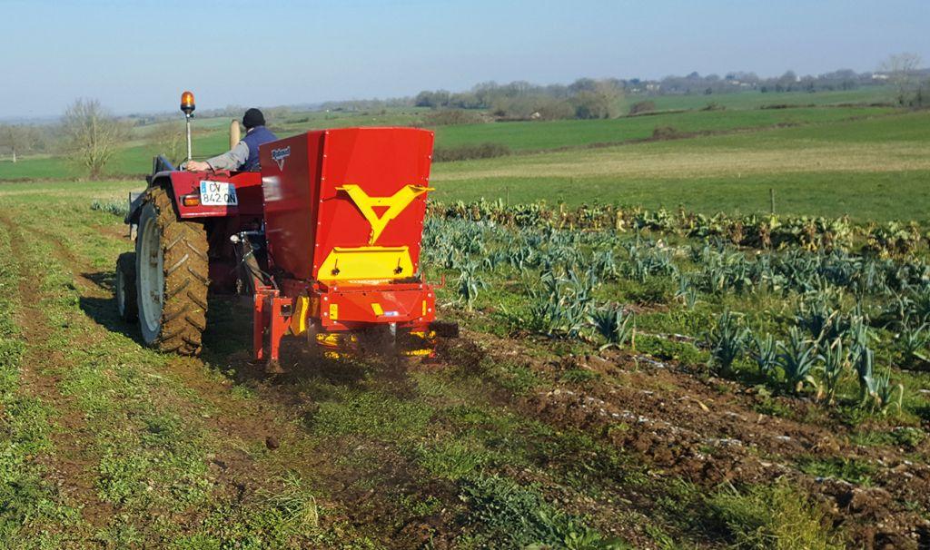Rabaud_epandage-compost-fumier-tracteur