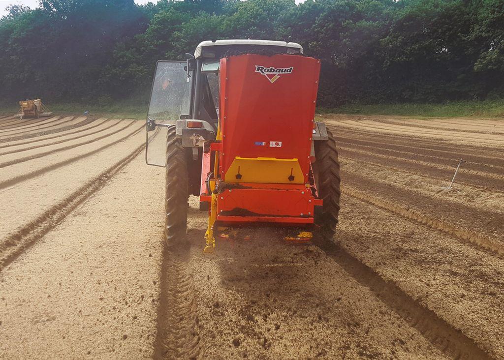 Rabaud_epandre-compost-maraichage