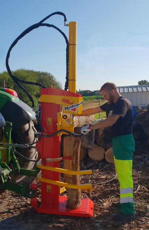 Rabaud_fendeuse-verticale-rabaud-tracteur