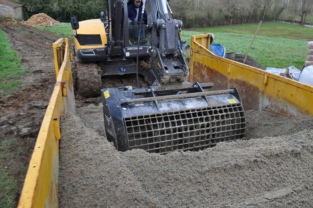 Rabaud_godet-malaxeur-turbomix-sur-pelle-chargement