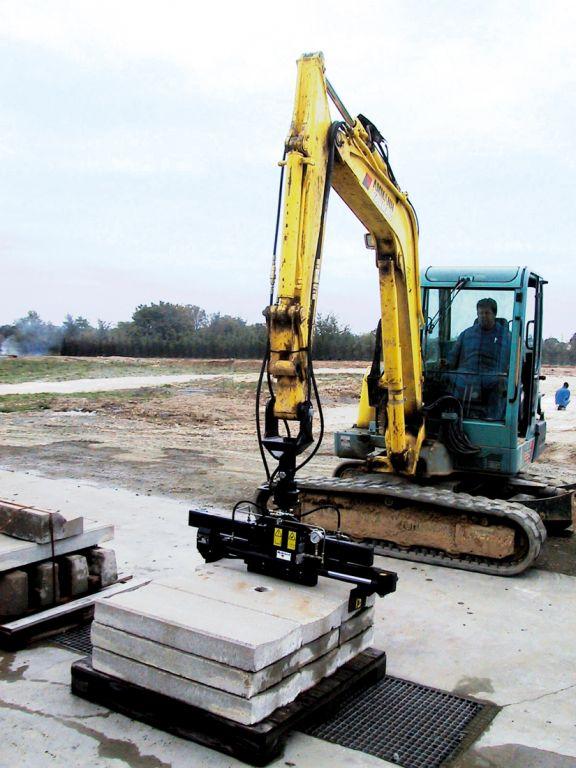 Rabaud_pince-bordure-granit-mini-pelle