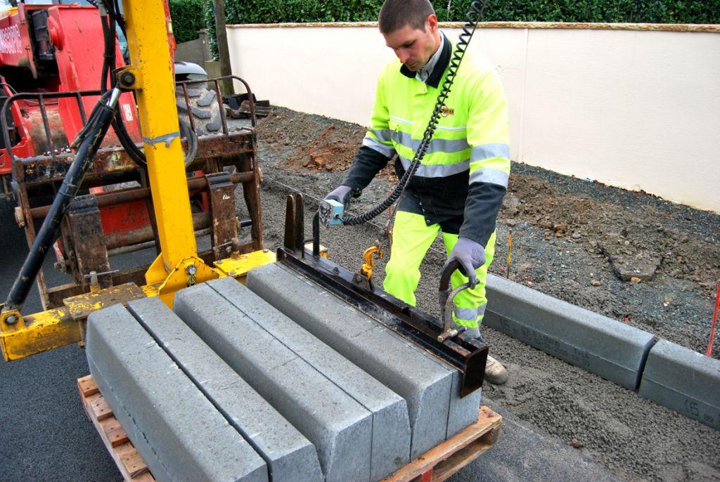 Rabaud_pince-hydraulique-pose-bordure