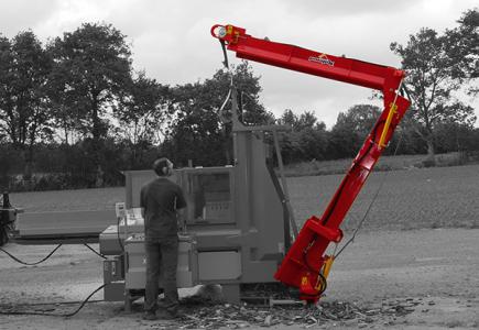 Output conveyor, total lenght 4,50 m - HYDRAULIC FOLDING AND UNFOLDING Width of the metal bars : 500 mm - Hydraulic angling - Hydraulic adjusting of the height