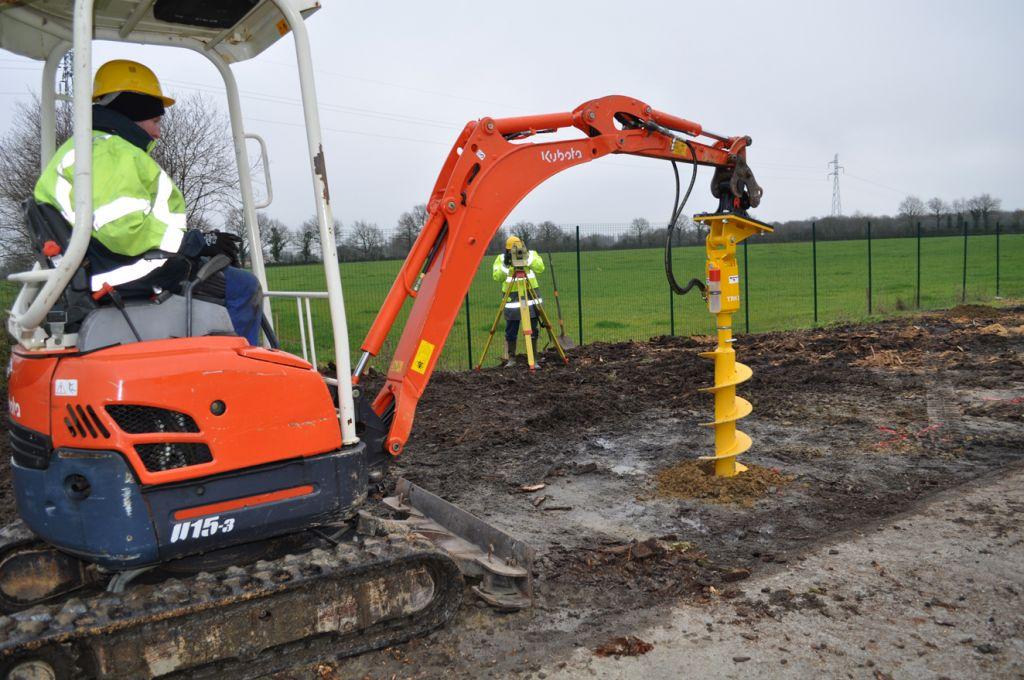 Rabaud_tariere-mini-pelle-trh-202