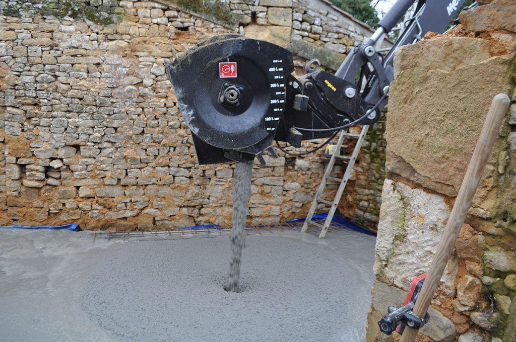 Rabaud_turbomix-gb-en-fonctionnement-monte-sur-pelle