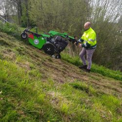Peruzzo_motofrog75-professional-mower-steep-slopes-1