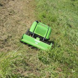 Peruzzo_peruzzo-robofox-hybrid-mower-sloping-ground