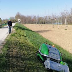 Peruzzo_robofox-electra-uncultivated-green-area